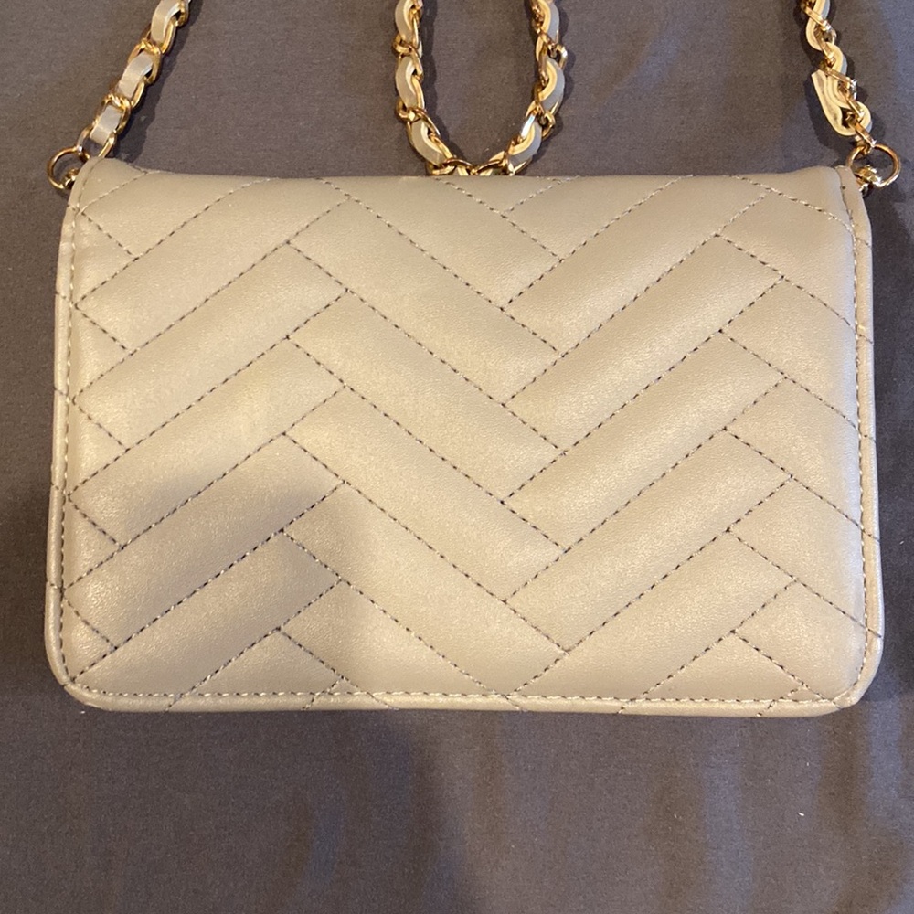 bebe Quilted Crossbody Bag Gray Gold Chain Strap Flap Y2K Shoulder Purse - Picture 4 of 17